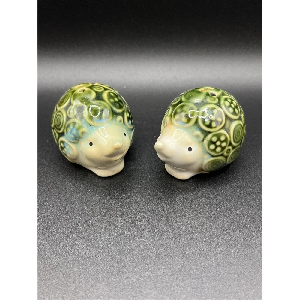 Vtg Green Hedgehog‎ Pottery Glaze Salt & Pepper Shakers Vtg 1.5